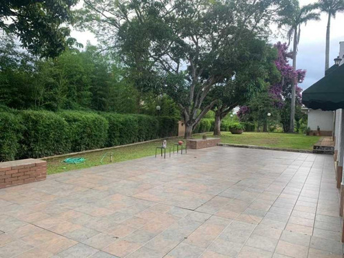 Imagen 13 de 19 de Vendo Casa 860m2 6h+s/5b+s/27p Cerro Verde 2626