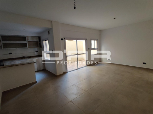 Imagen 1 de 13 de Amplio Y Luminoso 2 Amb, Con 2 Baños ****y 2 Patios**** Cochera Opcional - Pieres 900