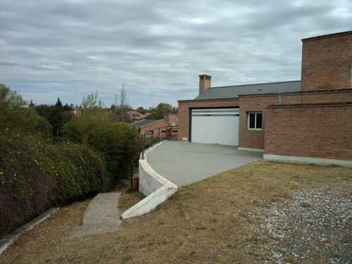Imagen 9 de 24 de Hermosa Casa En Country Cuatro Hojas