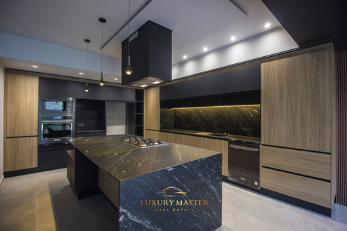 Casa De Lujo En Venta En Valle Real