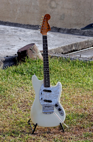 Vintage 1972 Fender Mustang Olympic White - Original 