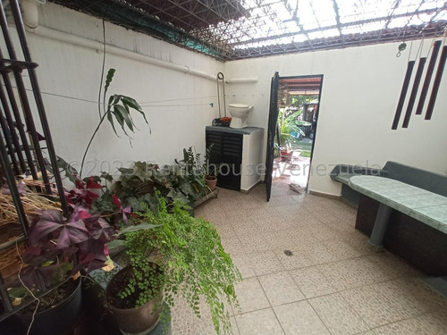 Hermoso Townhouse Amoblado En El Mejor Conjunto Residencial De Parque Valencia, Cocina Equpada Y Con Tope De Granito, Doble Entrada Con Porton Y Cerco Electrico, Camaras De Seguridad