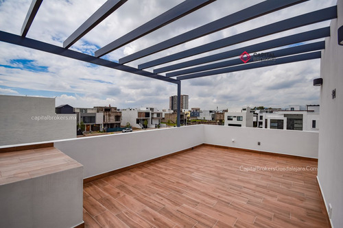 Casa De Lujo Nueva En Venta En Solares Zona Real