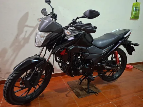 Cb 125 F Negra Con Rojo 2024, Defensas, Hand Savers Y Baúl