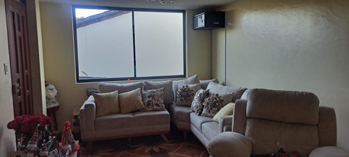 Propiedad Rentable Frente Al Parque San Blas, Tabacundo