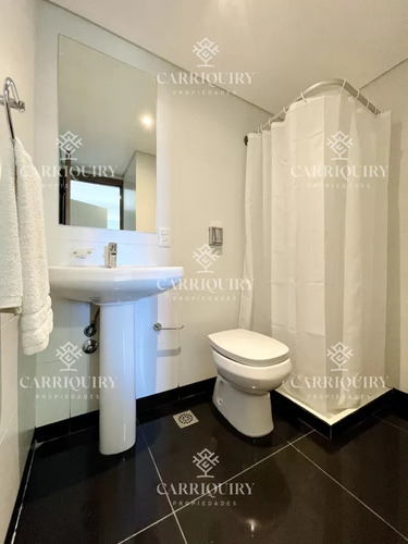 Apartamento De 2 Dormitorios Y Dependencia En Playa Brava - Punta Del Este