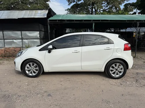 Kia Rio Spice Ub Ex - Version Full 2012