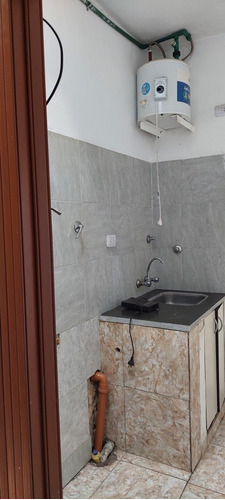 Imagen 5 de 8 de Alquilo Departamento 2 Ambientes En Ezpeleta, Quilmes Con Terraza Y Parrilla.