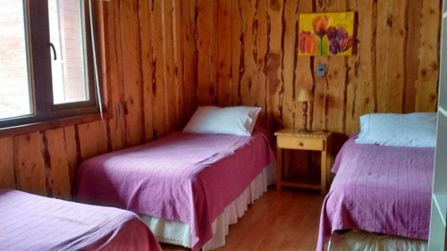 Casa / Hostal En Calle Arauco, Pucón Centro.-a Media Cua...
