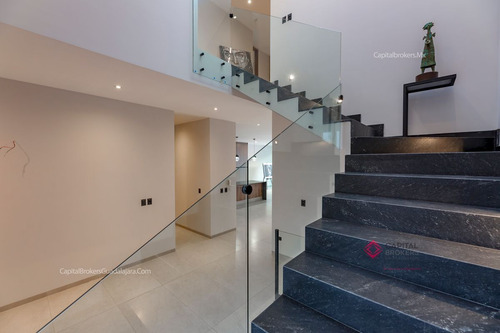 Casa Nueva De Lujo Con Sótano En Venta Villa Verona