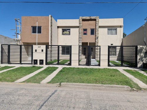 Casa En Venta De 3 Ambientes En San Vicente Centro