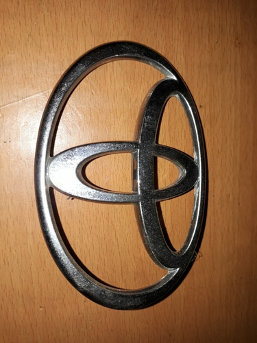 Emblema Logo Toyota Compuerta Machito Original