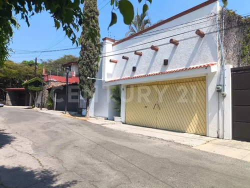 Venta De Casa Residencial El Fraccionamiento Burgos