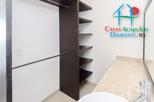 Cad Lobayan 303. Terraza Con Vista Parcial Al Mar