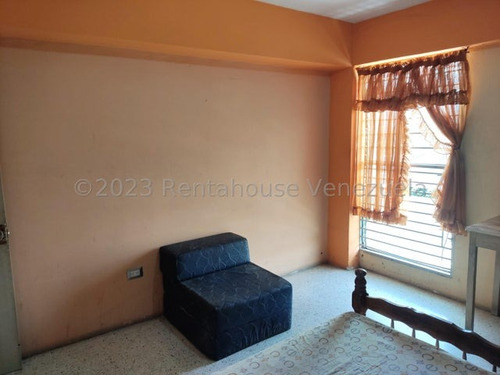 Imagen 24 de 30 de Apartamento En Venta En Av Pedro Leon Torres Barquisimeto De 125 Mts Con Una Excelente Distribución Entre 4 Habitaciones, 3 Baños, Cocina, Comedor, Sala Y Área De Balcón Gabriela C.