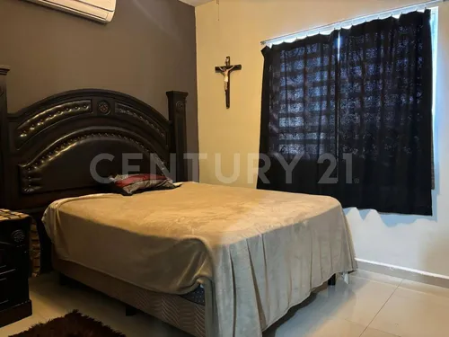 Casa En Venta En Fracc. Los Castaños Apodaca