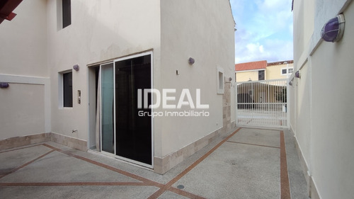 Ideal Vende Town House De 75 M² De Construccion Y De Terreno 166 M² En Conjunto Privado Paycla Tucacas