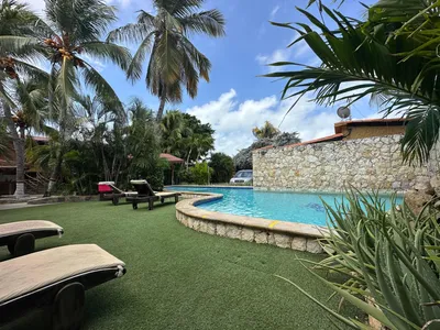 Hotel y resort en venta