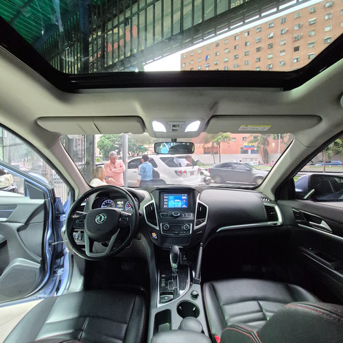 Dongfeng Ax7