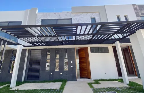 Casa Con Alberca Privada, En Venta, Residencial Rio, Huayacán, Cancún