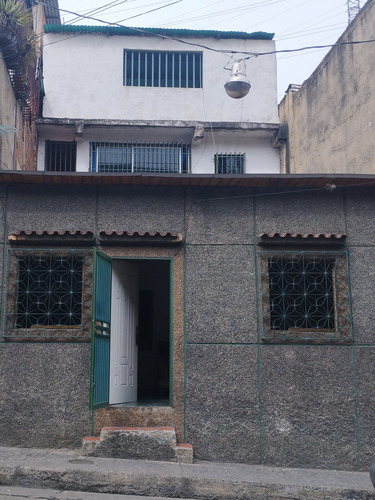 Casa En Los Magallanes De Catia En Venta