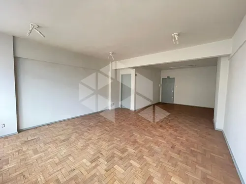 Vende-se Excelente Sala Comercial, Ampla, Com 47m², Banheiro, Piso Parquet Com Sinteko, Ensolarada.
