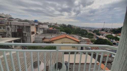 Casa Com Três Quartos Em Condominio