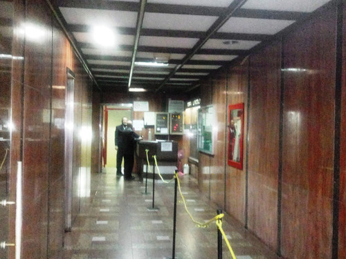 Imagen 5 de 9 de Vendo Oficina Ubicada En La Torre Lincoln , Sabana Grande, Caracas, Área 68 M2, 2 Cubículos, 2 Banos , Recepcion 3 Lineas Telefonicas, Internet , 4 Ascensores , Sistema Aire Acondicionado Central.