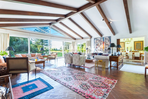 Imponente Casa En Playa Brava - Elegancia Y Confort