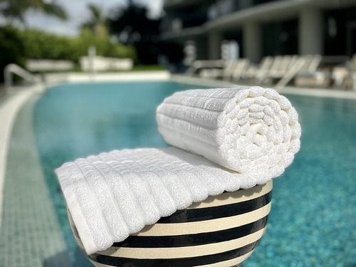 Toalla De Playa, Piscina Y Baño De Black & White Brands Braz