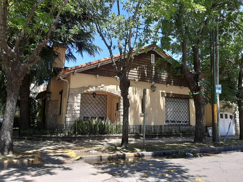 Casa 6 Ambientes En Ituzaingó Cercano A La Estación