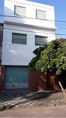 Venta - Barrio General Bustos - Ideal Inversor - Con Renta - 4 Dorm. 3 Baños - Escritura