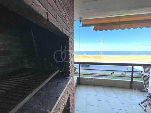 Imagen 2 de 15 de Apartamento En Venta En Primera Fila De Playa Mansa Con Parrillero Y Estufa A Leña
