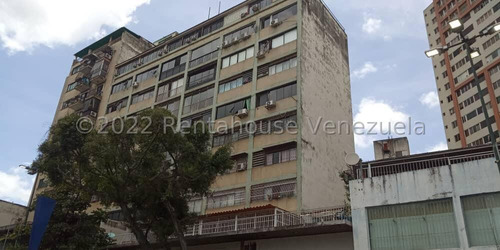 Apartamento En Venta En Sabana Grande 23-8732  Yf