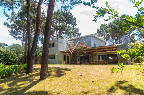 Venta Casa 5 Dormitorios En Pinar Del Faro José Ignacio Distribuida En Tres Plantas (pfh13)