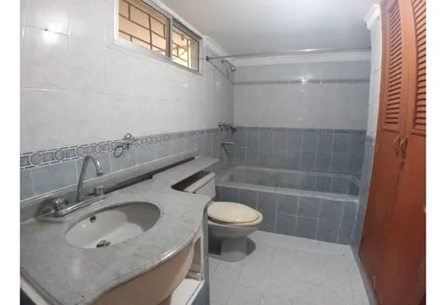 Vendo Casa De Dos Niveles En Los Nogales.