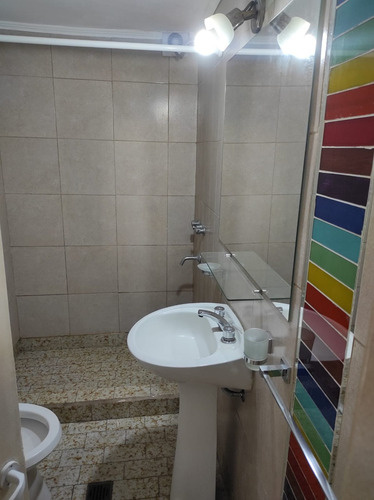 Imagen 8 de 13 de Casa Interna De Pasillo Dos Dormitorios