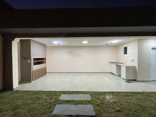 Imagen 14 de 18 de En Venta Residencia Refaccionado, Con Finas Terminaciones