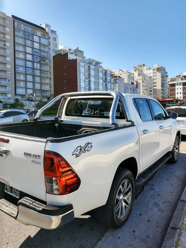 Toyota Hilux 2.8 Cd Srx 177cv 4x4 At 2016