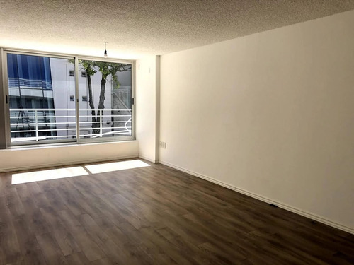 Imagen 4 de 6 de Venta Oficina Casi Nueva Con Garage , Frente A La Española !!