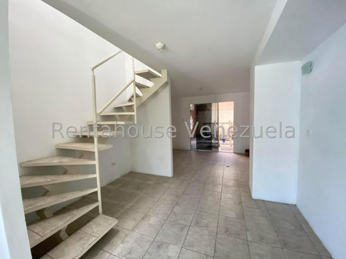 Bello Townhouse Para Seguir Remodelando A Tu Gusto