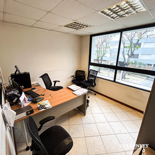 Venta Logística Depósito Y Oficinas Barrio La Blanqueada