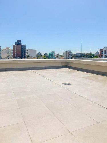Venta De Apartamento 1 Dormitorio Con Terraza Y Parrillero En Tres Cruces