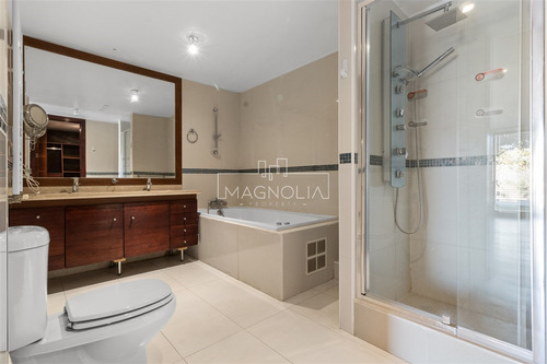 Casa En Arriendo De 5 Dorm. En Lo Barnechea