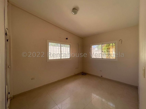 Imagen 3 de 10 de Si Buscas Alquiler Residencial Te Presentamos Esta Linda Y Espaciosa Casa. 04120656408 Mls-22-20736