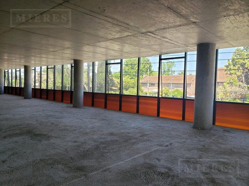 Urbana Las Lomas Oficina En Alquiler De 178 M2 En San Isidro