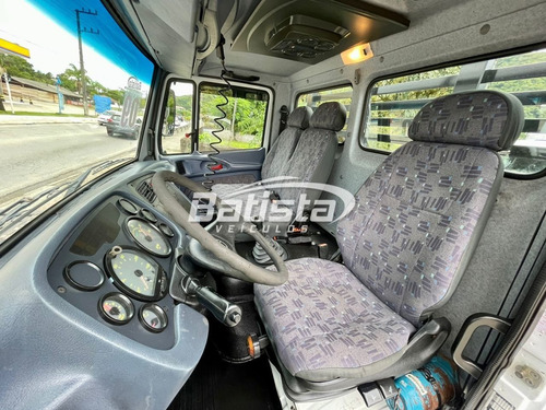 Imagem 9 de 15 de Atego 1718 Carroceria 7m