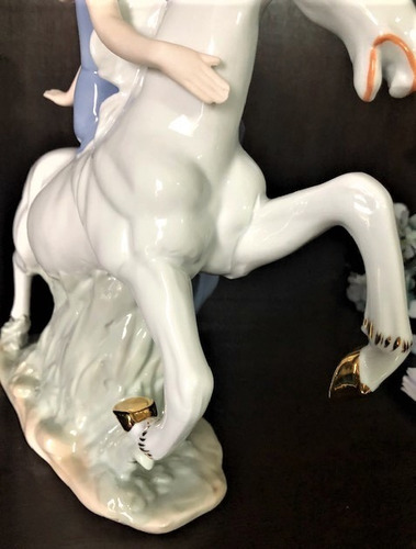 Imagem 11 de 12 de Estatua Mulher Cavalgando Porcelana 30cm