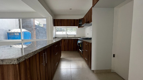 Imagen 13 de 27 de Casa En Venta Nueva, 3 Recámaras, 3 Baños, Estudio, Family Room Col. Bella Vista
