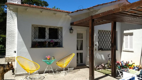 Casa Venta 2 Dormitorios, Pileta Y Parrilla Terreno 924 Mts 2 Totales - La Plata